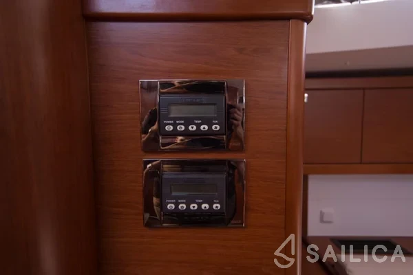 Oceanis 48 - Yacht Charter Sailica