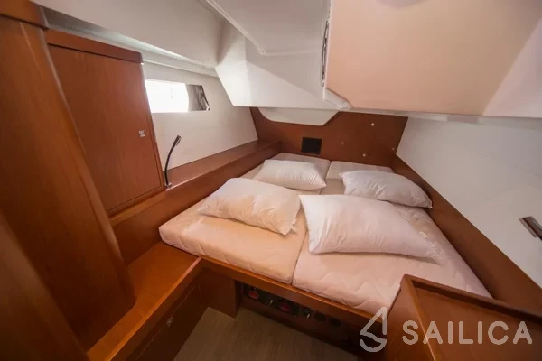 Oceanis 48 - Yacht Charter Sailica