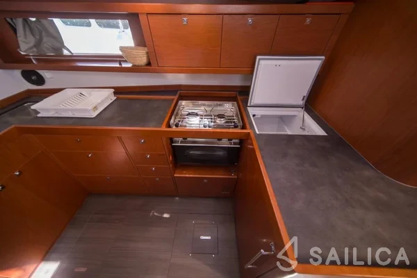 Oceanis 48 - Yacht Charter Sailica