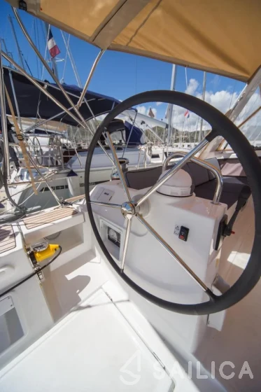 Oceanis 48 - Yacht Charter Sailica