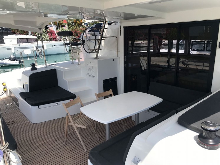 Lagoon 42 - Yacht Charter Sailica