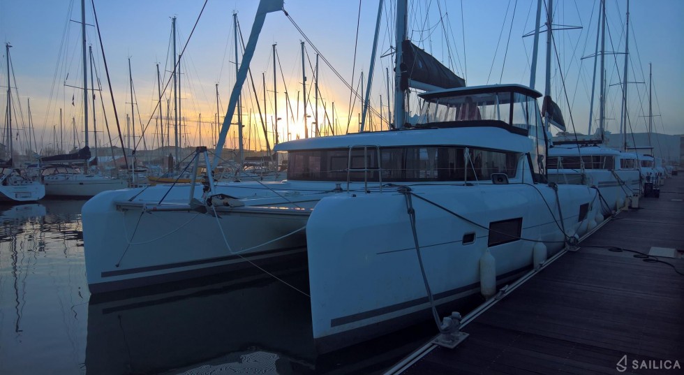 Lagoon 42 - Yacht Charter Sailica