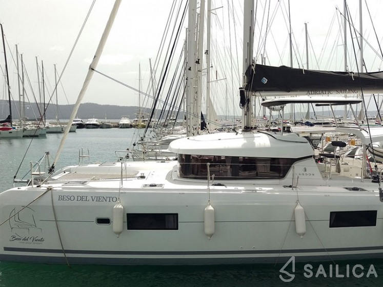Lagoon 42 - Yacht Charter Sailica
