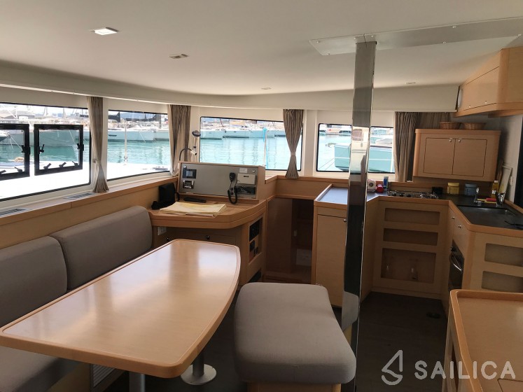 Lagoon 42 - Yacht Charter Sailica