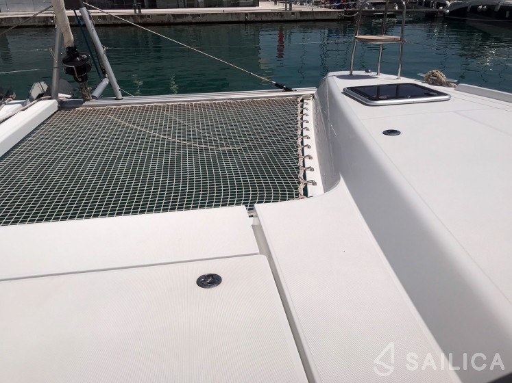 Lagoon 42 - Yacht Charter Sailica