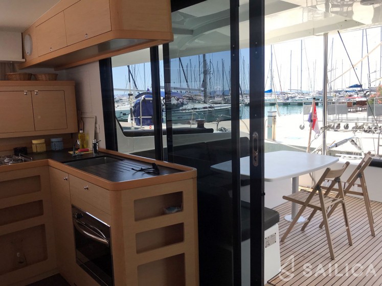 Lagoon 42 - Yacht Charter Sailica