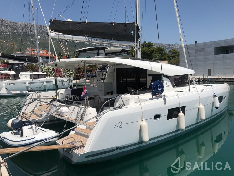 Lagoon 42 - Yacht Charter Sailica
