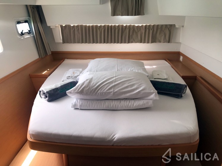 Lagoon 42 - Yacht Charter Sailica