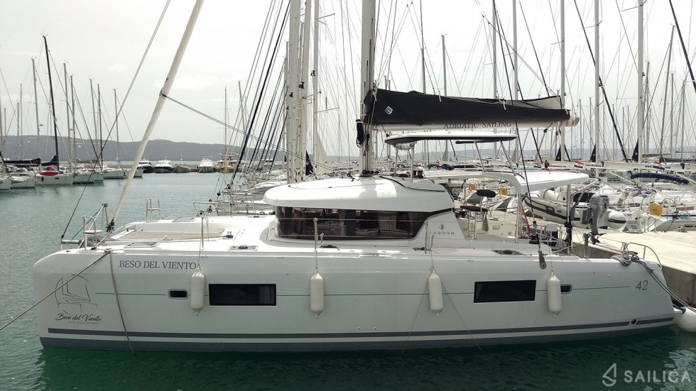 Lagoon 42 - Yacht Charter Sailica