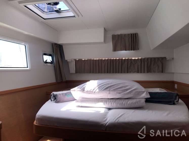 Lagoon 42 - Yacht Charter Sailica
