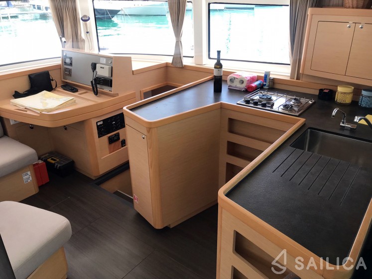 Lagoon 42 - Yacht Charter Sailica
