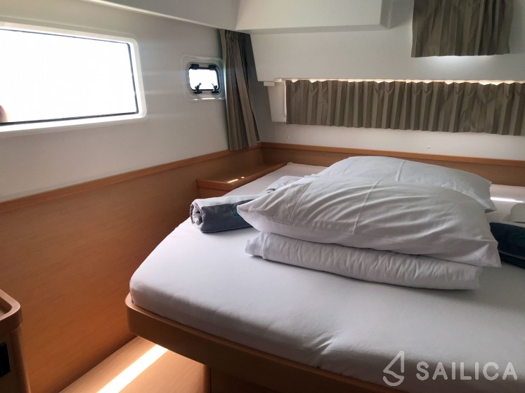 Lagoon 42 - Yacht Charter Sailica