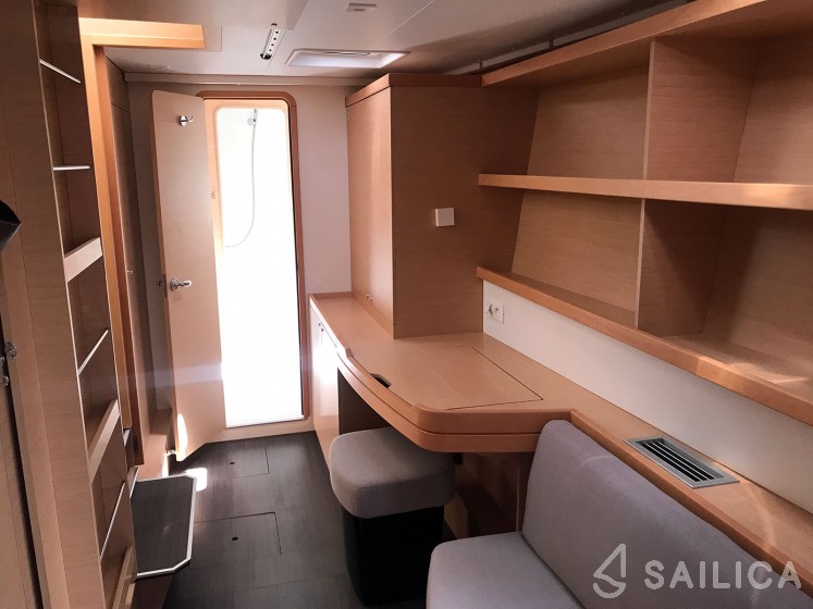 Lagoon 42 - Yacht Charter Sailica