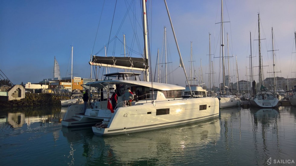 Lagoon 42 - Yacht Charter Sailica