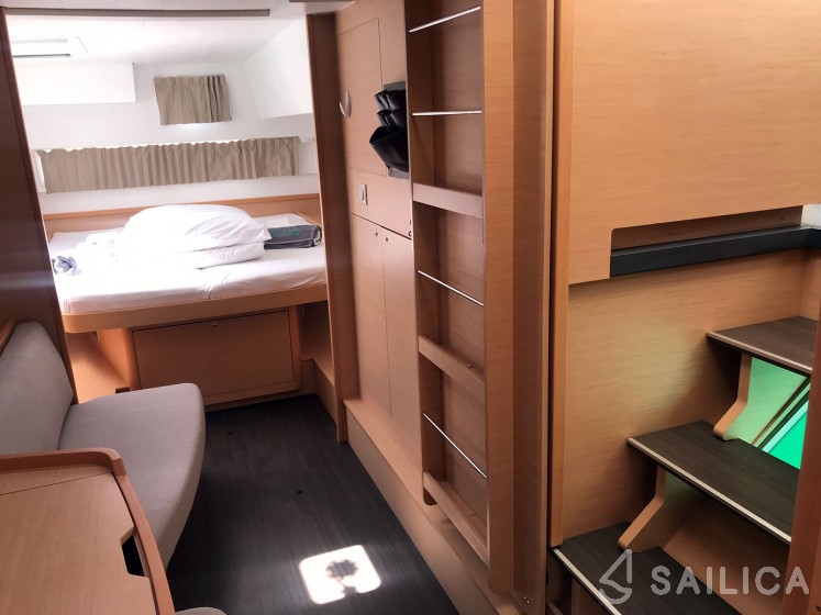Lagoon 42 - Yacht Charter Sailica