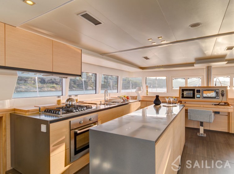 Lagoon 620 - Yacht Charter Sailica