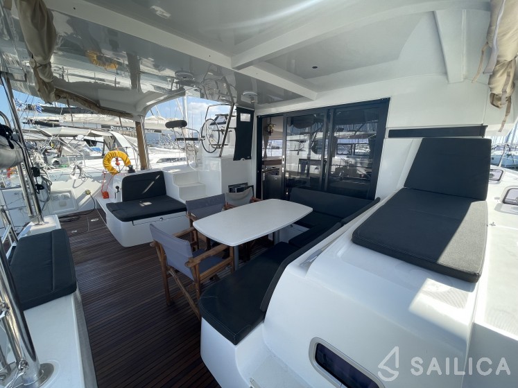 Lagoon 42 - Yacht Charter Sailica