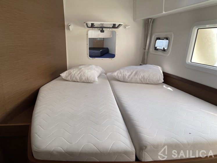 Lagoon 42 - Yacht Charter Sailica