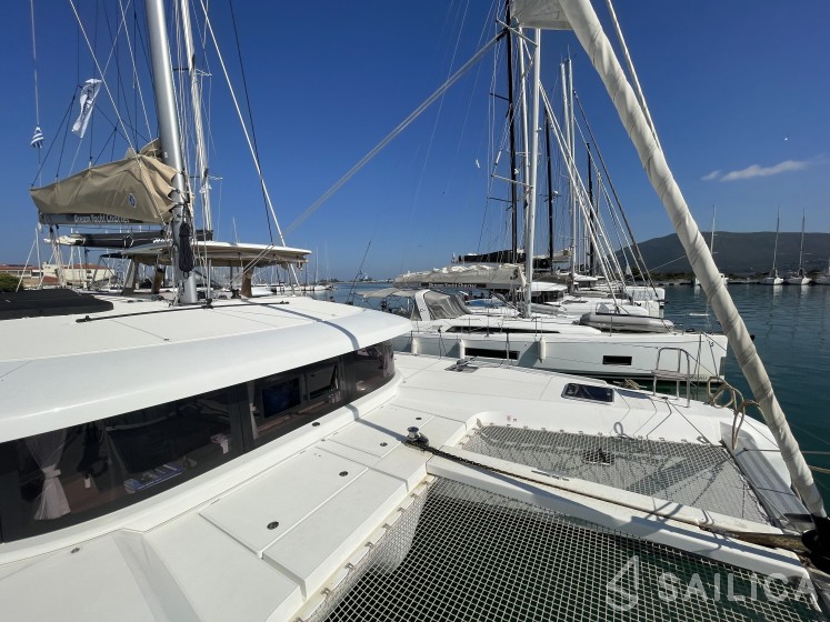 Lagoon 42 - Yacht Charter Sailica