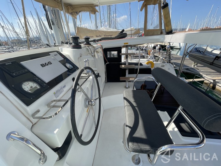 Lagoon 42 - Yacht Charter Sailica