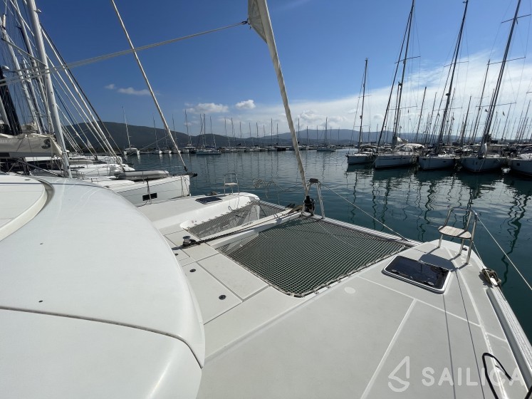 Lagoon 42 - Yacht Charter Sailica