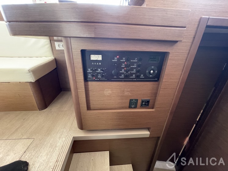 Lagoon 42 - Yacht Charter Sailica