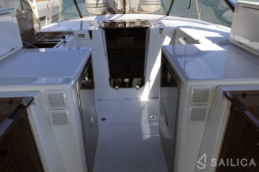 Sun Loft 47 - Yacht Charter Sailica