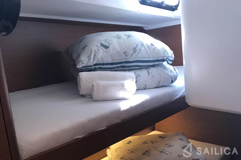 Sun Loft 47 - Yacht Charter Sailica