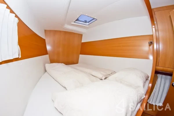 Lagoon Power 43 - Yacht Charter Sailica