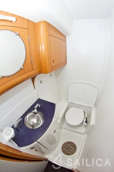 Lagoon Power 43 - Yacht Charter Sailica