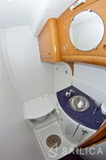 Lagoon Power 43 - Yacht Charter Sailica