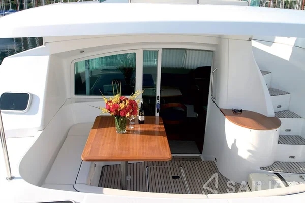 Lagoon Power 43 - Yacht Charter Sailica