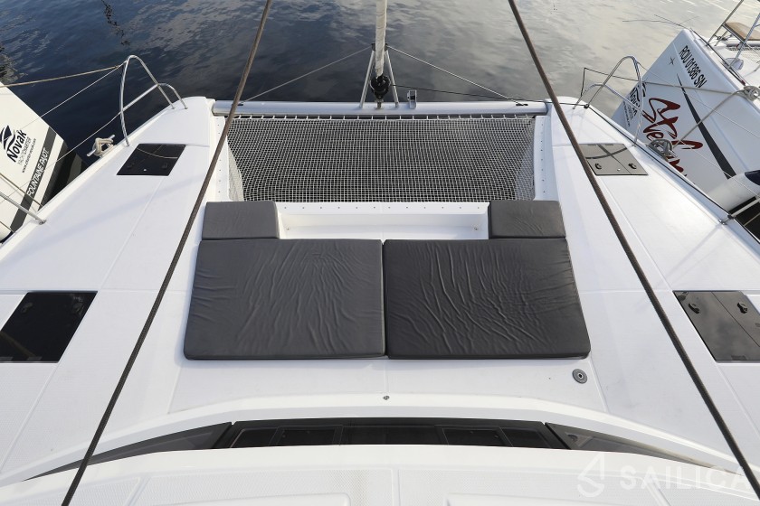 Astréa 42 - Yacht Charter Sailica