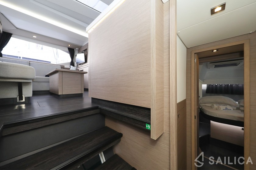 Astréa 42 - Yacht Charter Sailica