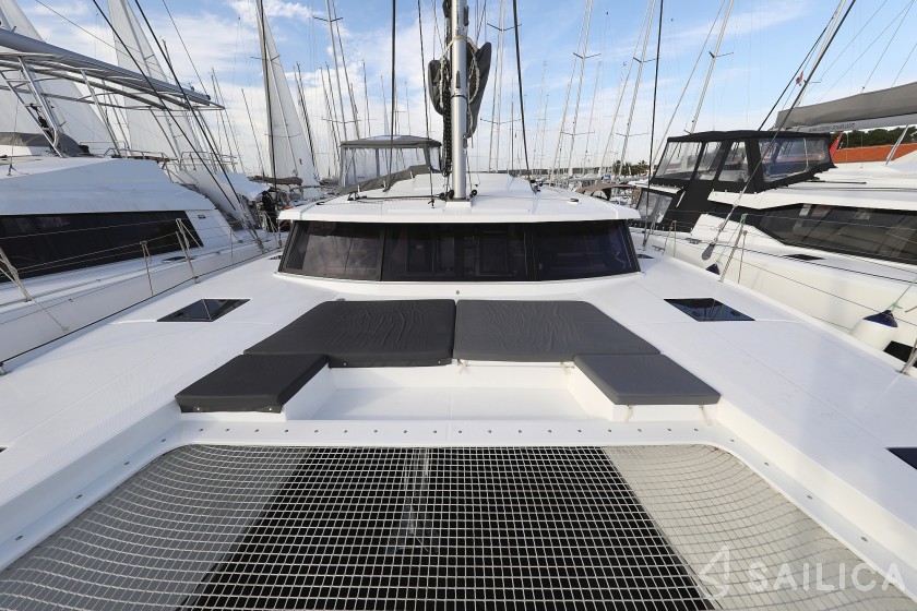 Astréa 42 - Yacht Charter Sailica