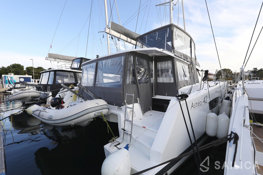 Astréa 42 - Yacht Charter Sailica