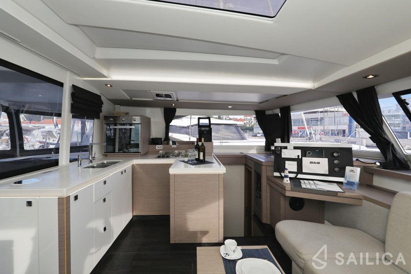 Astréa 42 - Yacht Charter Sailica