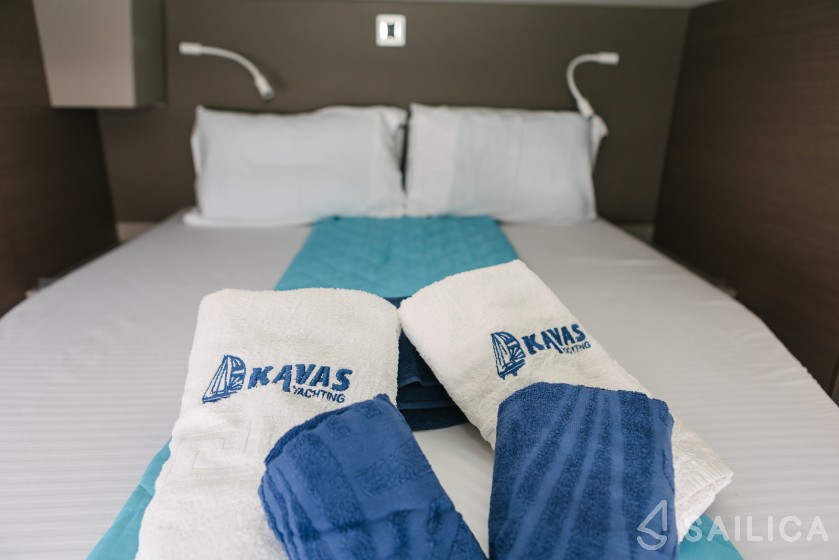 Bali 4.8  - Yacht Charter Sailica