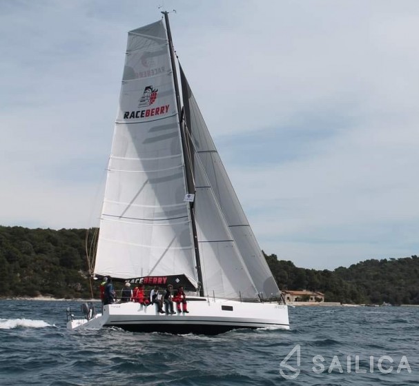 Pogo 12.50 - Yacht Charter Sailica