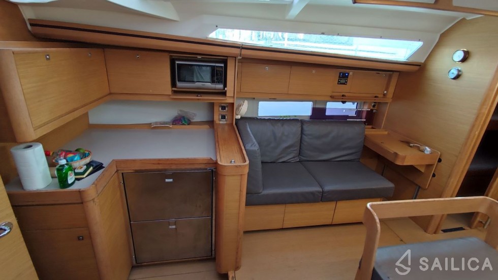 Dufour 520 GL - Yacht Charter Sailica