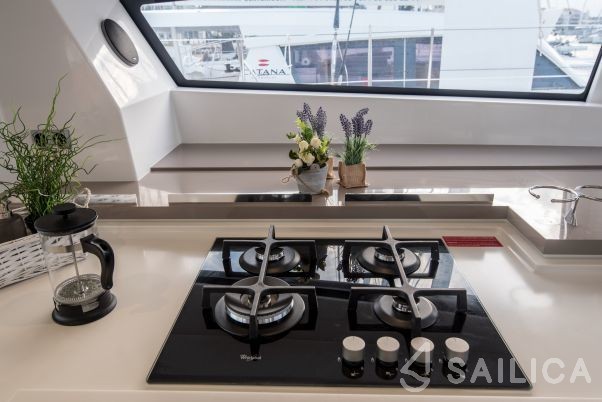 Bali 5.4. - Yacht Charter Sailica