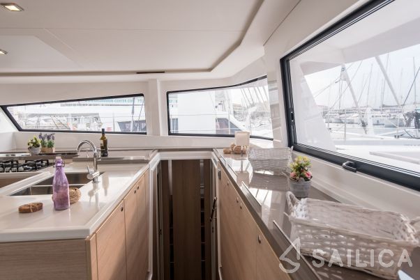 Bali 5.4. - Yacht Charter Sailica