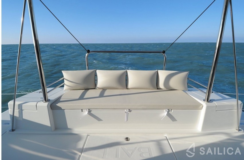 Bali 4.1 - Yacht Charter Sailica