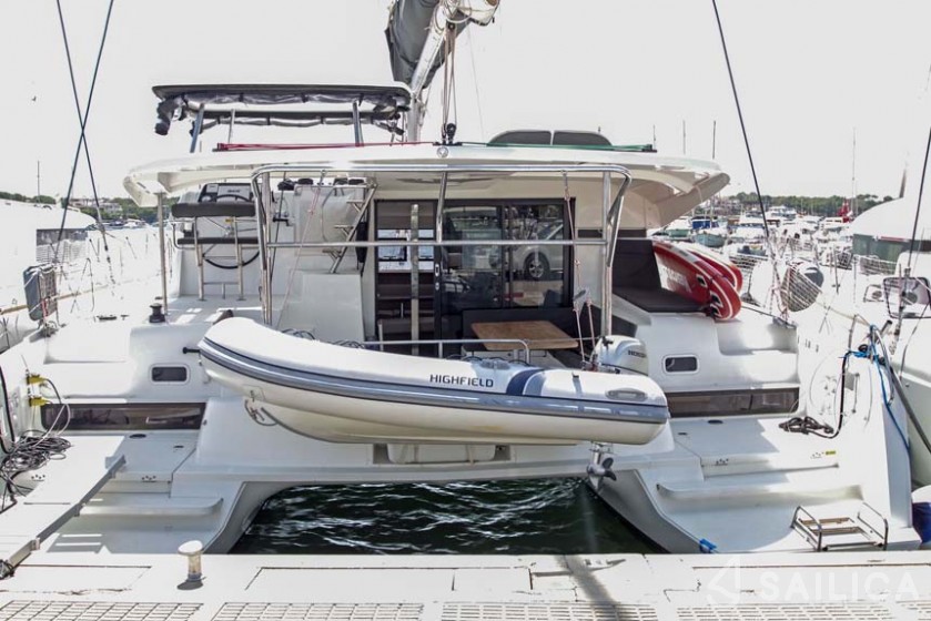 Lagoon 42 - Yacht Charter Sailica