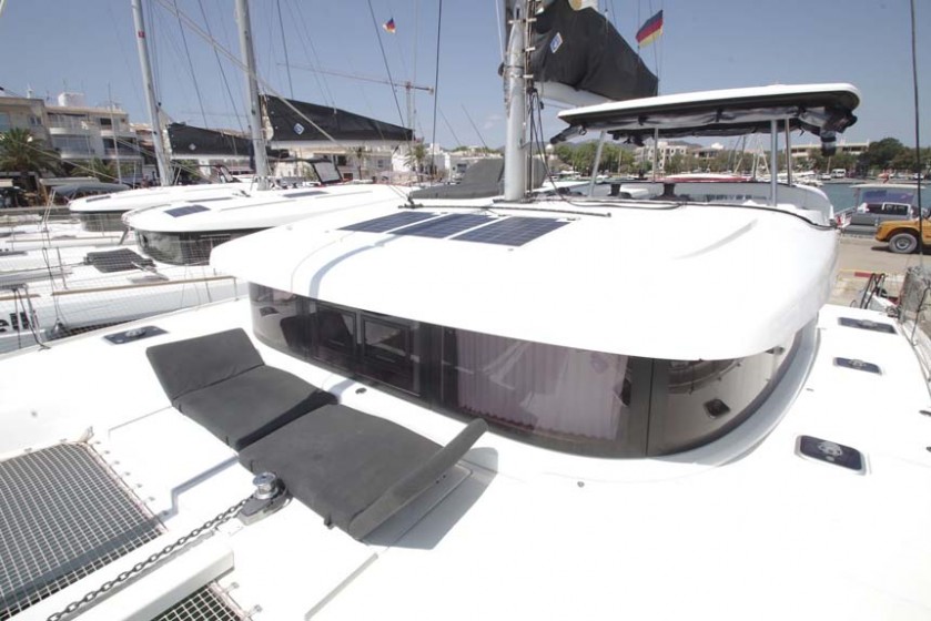 Lagoon 42 - Yacht Charter Sailica
