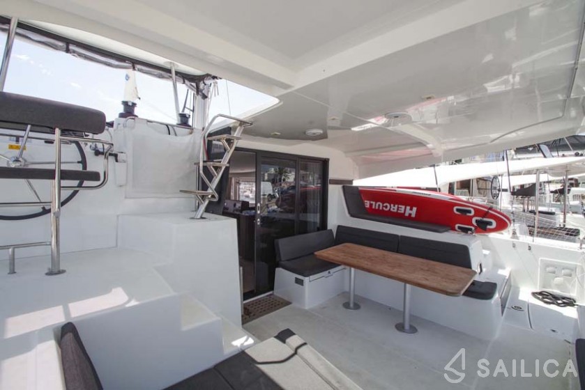Lagoon 42 - Yacht Charter Sailica