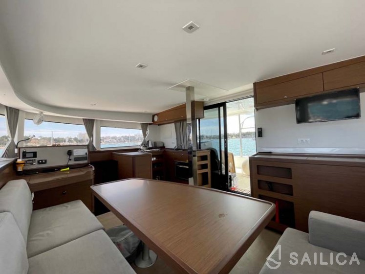 Lagoon 42 - Yacht Charter Sailica