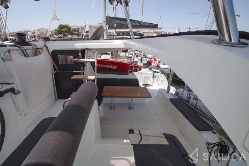 Lagoon 42 - Yacht Charter Sailica