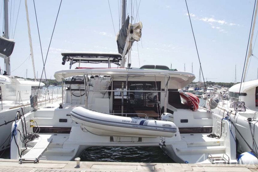 Lagoon 42 - Yacht Charter Sailica
