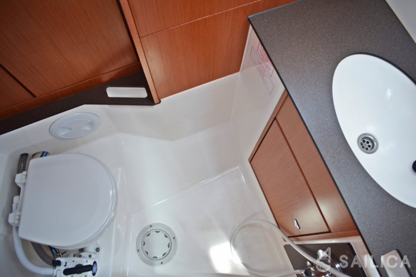 Bavaria 37 Cruiser - Yacht Charter Sailica